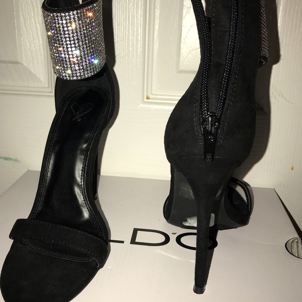 Shoes - Picture 2 of 4